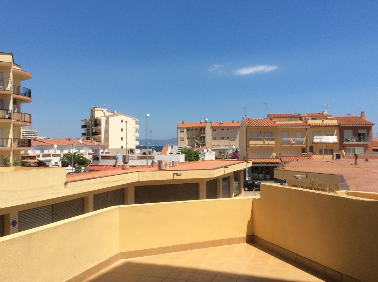 Mar Blau L'Escala Apartment Стая снимка